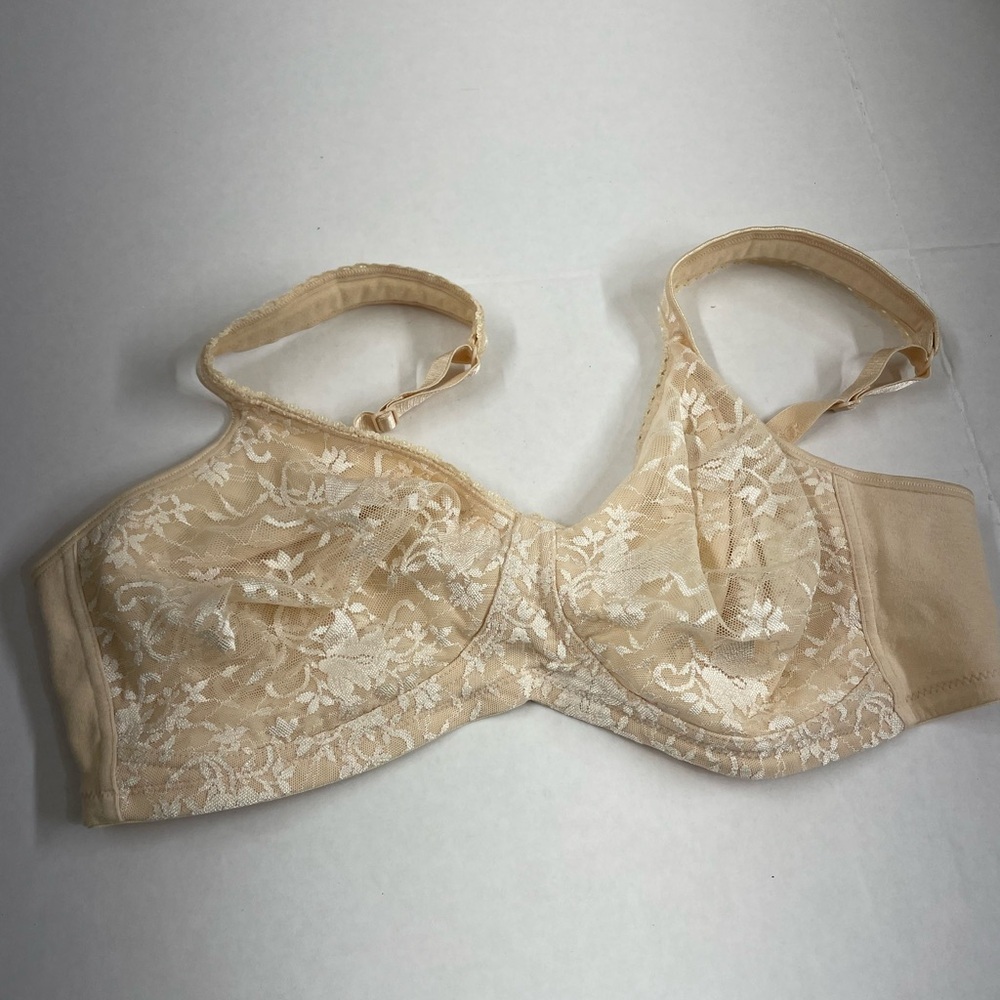 Playtex Elegant Cream Lace Bra